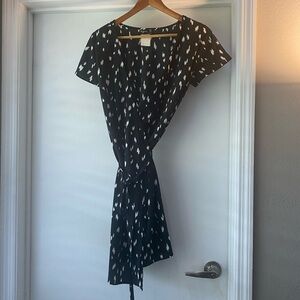 Agnes B Paris silk short sleeve wrap  Dress